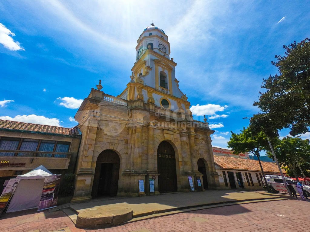descubre-chia-colombia-como-conocer-colombia-en-bus-3