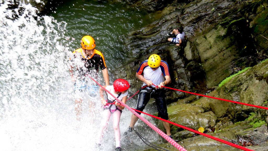 descubre-tobia-colombia-como-conocer-colombia-en-bus-2