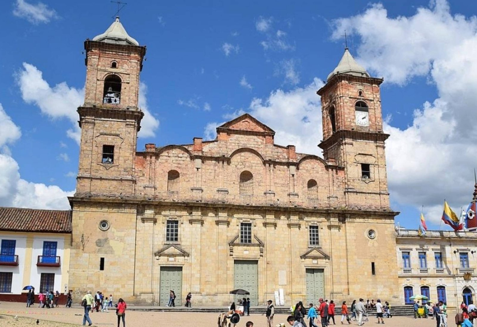 descubre-zipaquira-colombia-como-conocer-colombia-en-bus-1